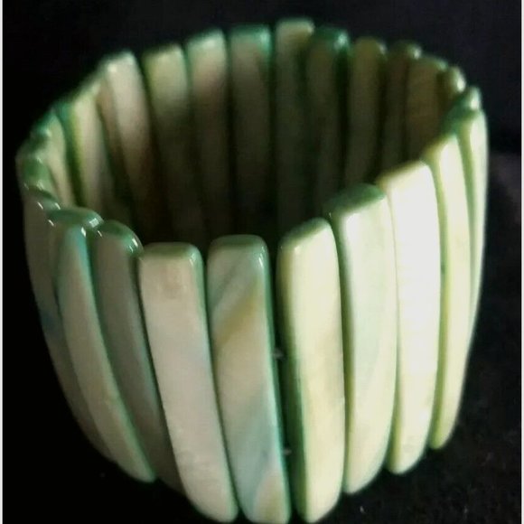 Vtg Gorgeous green mother of pearl shell cuff bracelet 1.75"stick beads streachy - Picture 2 of 4